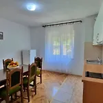 Iko Nemira Apartamento *