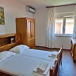 Iko Nemira Apartamento *