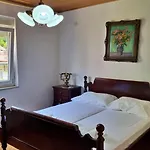 Iko Nemira * Omiš