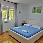 Iko Nemira Apartamento *