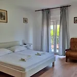 Iko Nemira Apartamento *