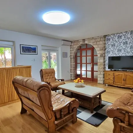 Iko Nemira Apartamento