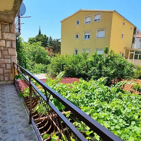 Apartamento Iko Nemira Omiš